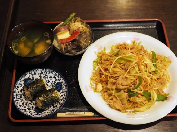 喫茶軽食集・焼きそばセット